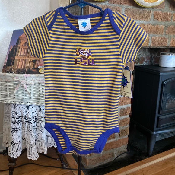 NWT CREATIVE KNITWEAR LSU TIGER ONESIE SIZE 6-9 months - Picture 5 of 16